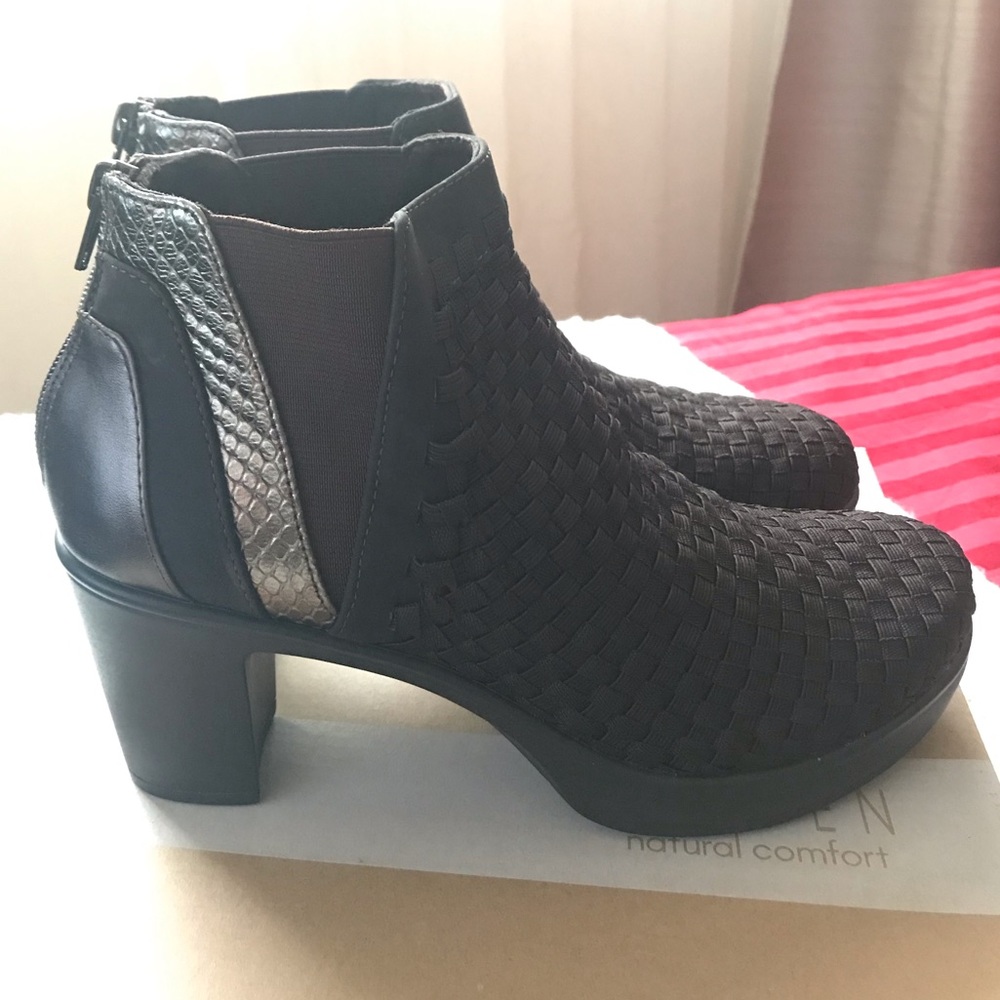 Comfy brown short boots